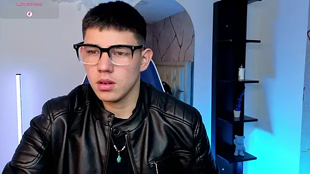 JamesCr  online show from 07-08-26, 01:01