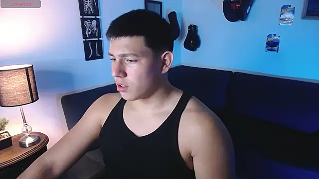 JamesCr  online show from 03-12-26, 01:44