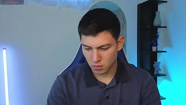 JamesCr  online show from 06-16-26, 12:27