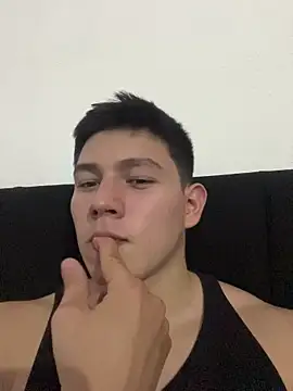 JamesCr  online show from 06-12-26, 12:19