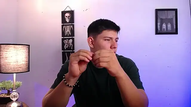 JamesCr  online show from 11-04-25, 01:53