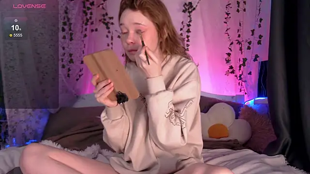 Kellybbface online show from 11-13-25, 05:33