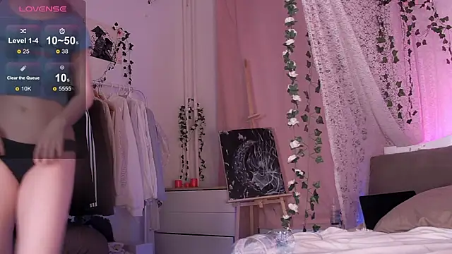 Kellybbface online show from 11-30-25, 05:19