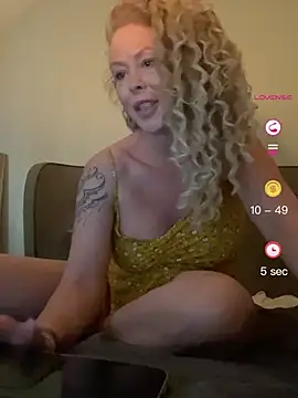 Snapshot of skyetaylor chatting on 04-29-26, 02:54 skyetaylor online show from 04-29-26, 02:54