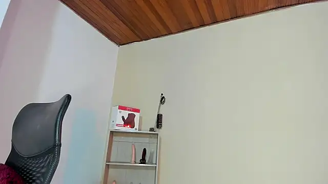 Violetta 0 online show from 10-29-25, 01:43