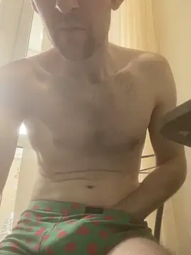 LynnAhNight online show from 04-05-26, 06:31