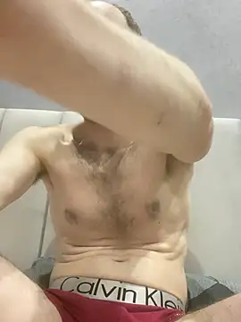 LynnAhNight online show from 04-14-26, 05:51