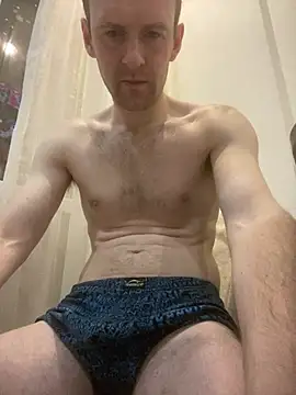 LynnAhNight online show from 02-06-26, 03:02