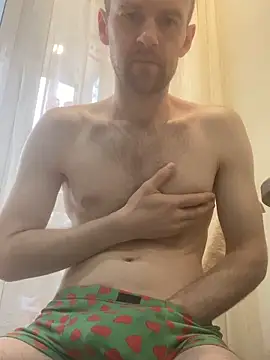 LynnAhNight online show from 04-20-26, 03:31