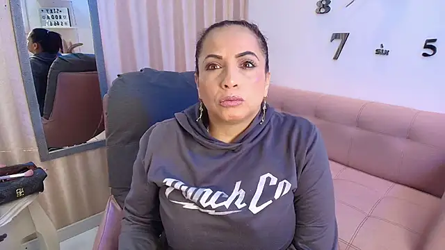 GochitaWild online show from 11-09-25, 01:26