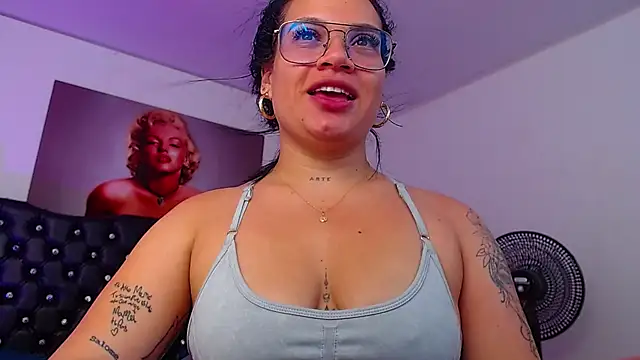 Snapshot of Taliana36 chatting on 02-04-25, 12:55 Taliana36 online show from 02-04-25, 12:55