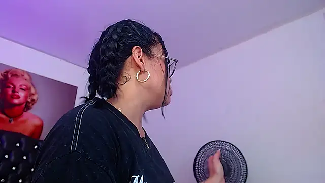 Snapshot of Taliana36 chatting on 02-12-25, 01:16 Taliana36 online show from 02-12-25, 01:16