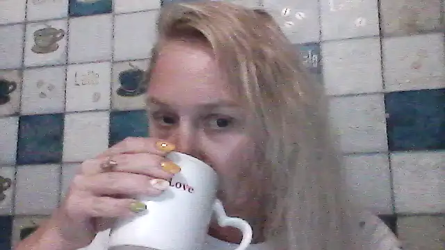 Snapshot of Anna_wey chatting on 09-19-25, 06:45 Anna wey online show from 09-19-25, 06:45