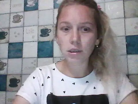 Snapshot of Anna_wey chatting on 10-05-25, 07:04 Anna wey online show from 10-05-25, 07:04