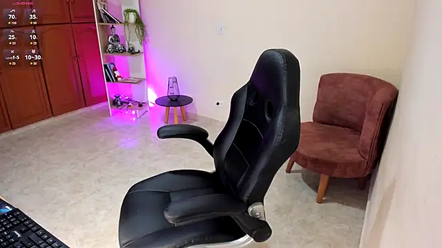 Nathalie 29 online show from 12-19-25, 12:29