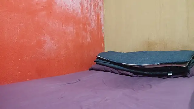 LuisA Femm online show from 12-18-25, 05:45