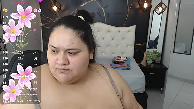 Snapshot of Aaliyah11 chatting on 03-21-25, 02:39 Aaliyah11 online show from 03-21-25, 02:39