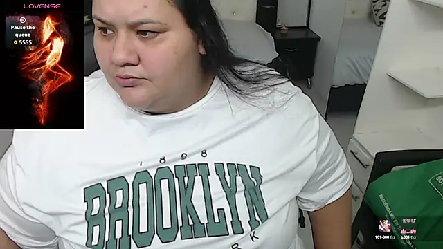 Snapshot of Aaliyah11 chatting on 10-15-25, 01:59 Aaliyah11 online show from 10-15-25, 01:59