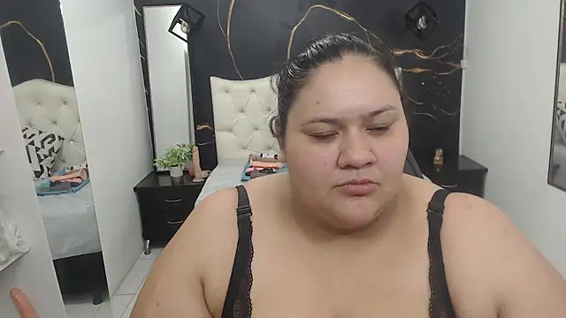 Snapshot of Aaliyah11 chatting on 03-18-25, 02:40 Aaliyah11 online show from 03-18-25, 02:40