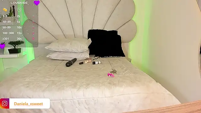 Danielaangelina online show from 09-27-25, 06:30