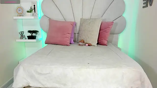 Danielaangelina online show from 04-15-26, 05:46