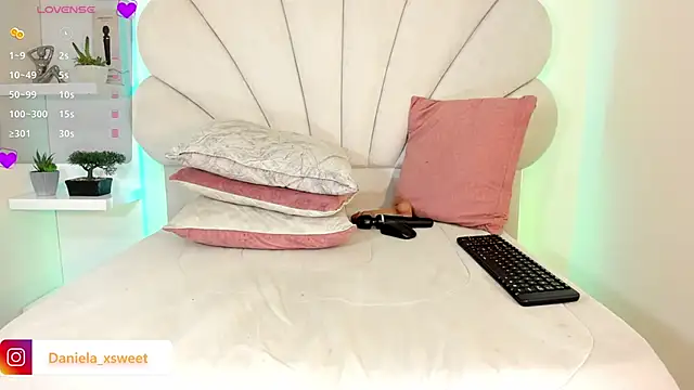 Danielaangelina online show from 03-10-26, 06:28