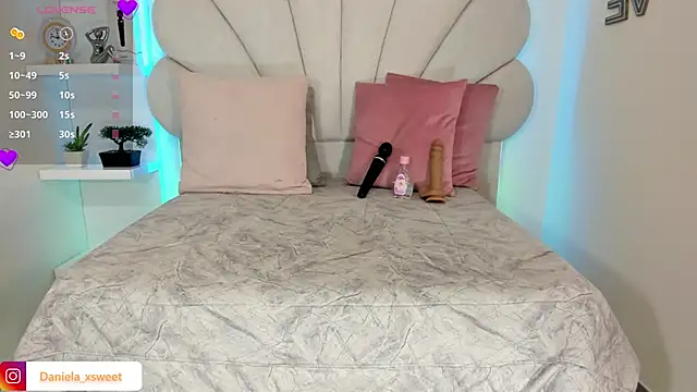 Snapshot of Danielaangelina chatting on 04-18-26, 05:43 Danielaangelina online show from 04-18-26, 05:43