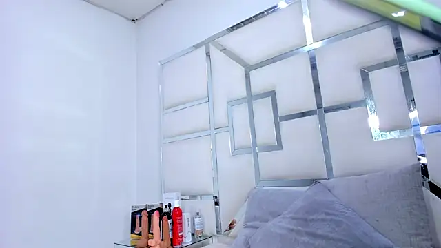 ZoeWan69 online show from 11-05-25, 11:57