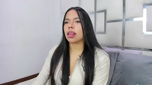 ZoeWan69 online show from 05-29-26, 12:44