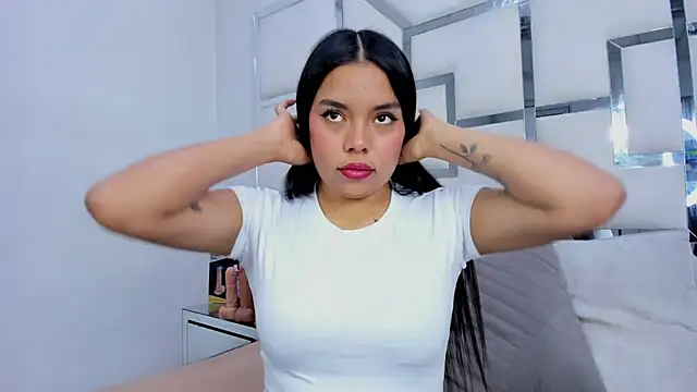 ZoeWan69 online show from 10-08-25, 01:34