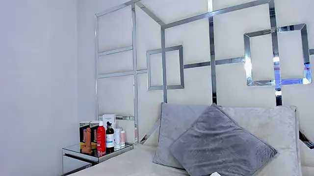 ZoeWan69 online show from 10-20-25, 02:57