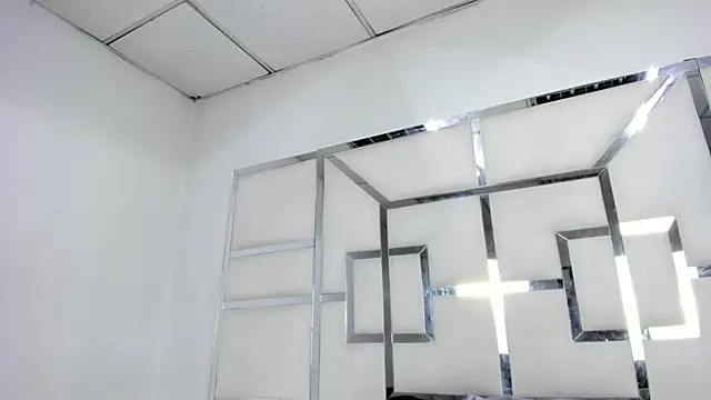 ZoeWan69 online show from 05-20-26, 11:18
