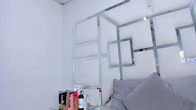 ZoeWan69 online show from 12-20-25, 12:52