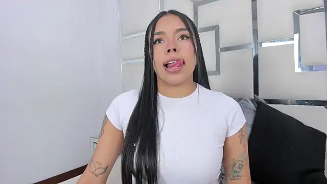 ZoeWan69 online show from 01-18-26, 01:03