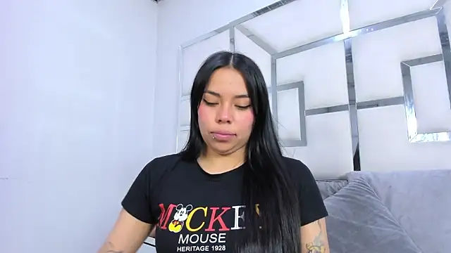 ZoeWan69 online show from 11-18-25, 02:42