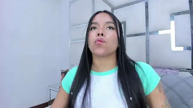 ZoeWan69 online show from 04-12-26, 02:20