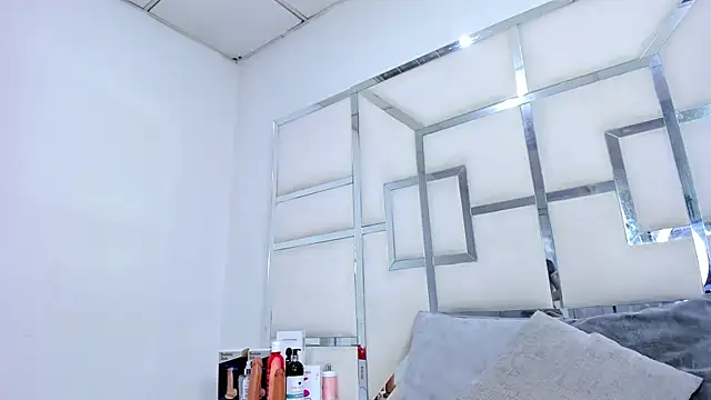 ZoeWan69 online show from 10-30-25, 12:03