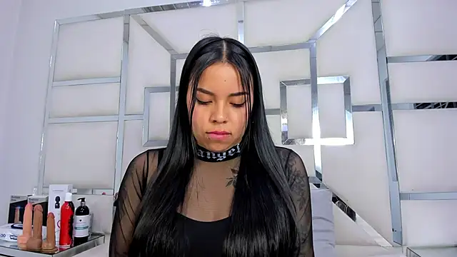 ZoeWan69 online show from 11-10-25, 02:49