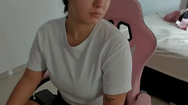 Anniferreira2 online show from 10-23-25, 07:23