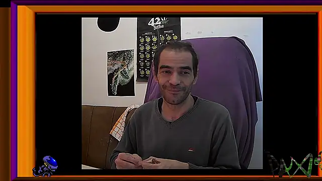 Snapshot of ReyDeBotones chatting on 11-08-25, 12:47 ReyDeBotones online show from 11-08-25, 12:47