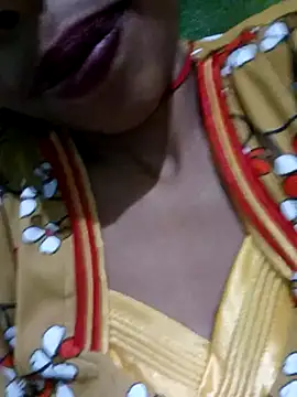 Snapshot of Miss_triha chatting on 10-31-25, 11:44 Miss triha online show from 10-31-25, 11:44