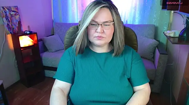 Snapshot of Vivien__wet chatting on 03-17-25, 11:00 Vivien wet online show from 03-17-25, 11:00