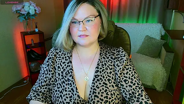 Snapshot of Vivien__wet chatting on 09-19-25, 08:18 Vivien wet online show from 09-19-25, 08:18