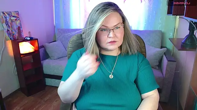 Snapshot of Vivien__wet chatting on 03-17-25, 07:57 Vivien wet online show from 03-17-25, 07:57
