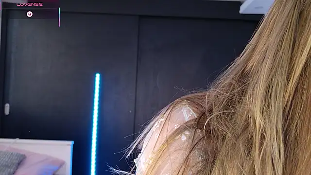 Snapshot of yourdream_6 chatting on 02-11-26, 07:36 yourdream 6 online show from 02-11-26, 07:36