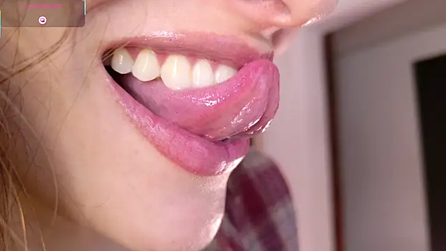 Snapshot of yourdream_6 chatting on 01-10-26, 01:34 yourdream 6 online show from 01-10-26, 01:34