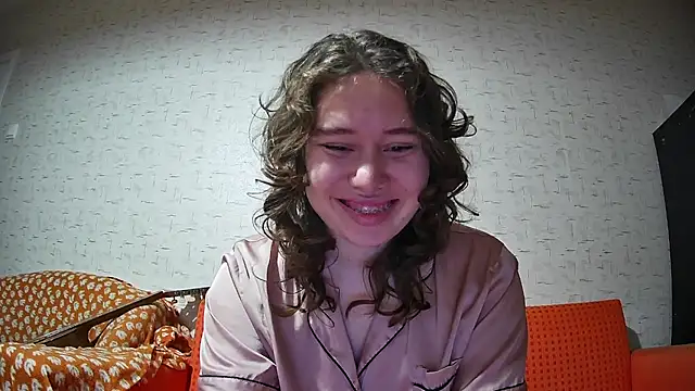 Snapshot of girliemilk chatting on 10-29-25, 10:09 girliemilk online show from 10-29-25, 10:09