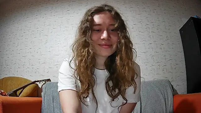 Snapshot of girliemilk chatting on 09-16-25, 05:58 girliemilk online show from 09-16-25, 05:58