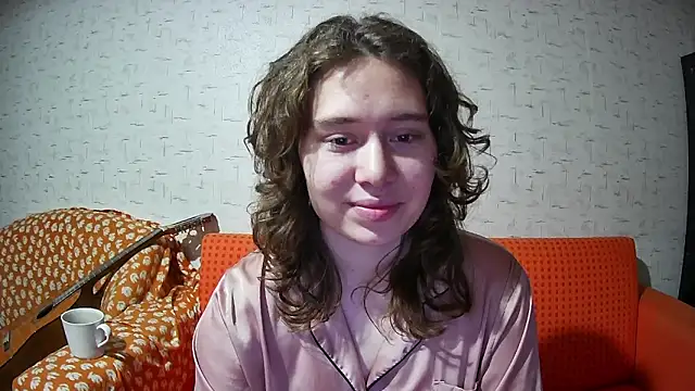 Snapshot of girliemilk chatting on 11-10-25, 10:04 girliemilk online show from 11-10-25, 10:04