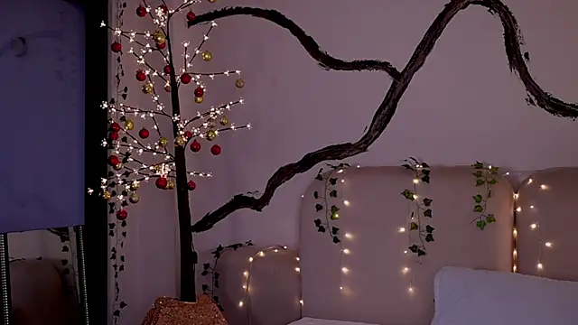 Snapshot of soidai_miiu chatting on 12-19-25, 10:34 soidai miiu online show from 12-19-25, 10:34